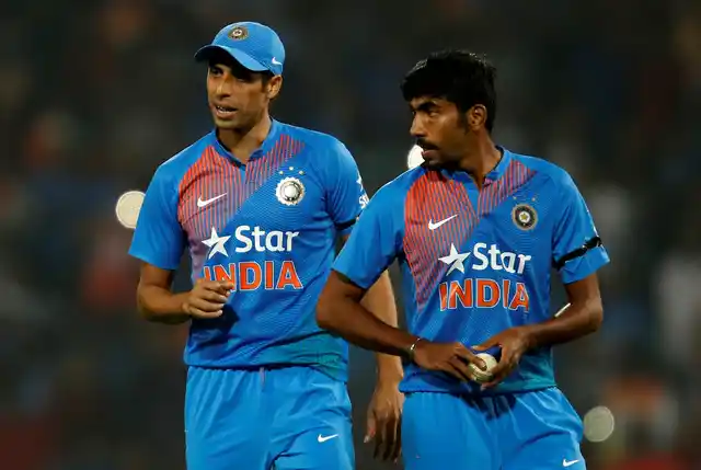Ashish Nehra is always seen guiding the younger bowlers when he’s on the field. Seen here, Nehra and Jasprit Bumrah during a T20 against England in Jan 2017. 