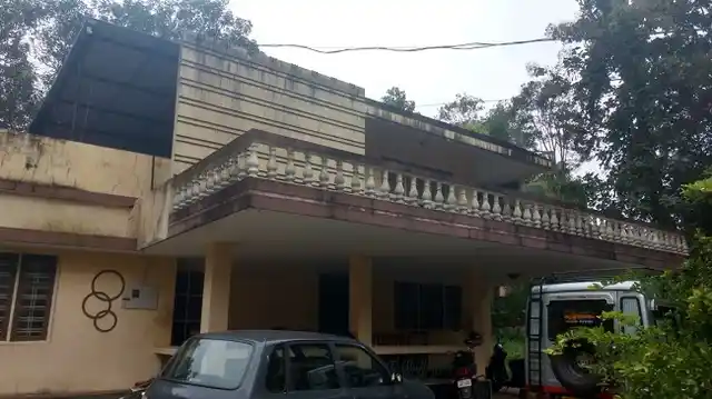Thick trees have been planted all along the compound wall lining the property, blocking off the view of the centre from outside.