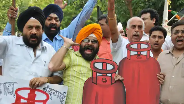 Protest against the scrapping of LPG subsidy.