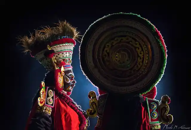 The Yakshagana form of music uses high-pitched voices to express emotions.