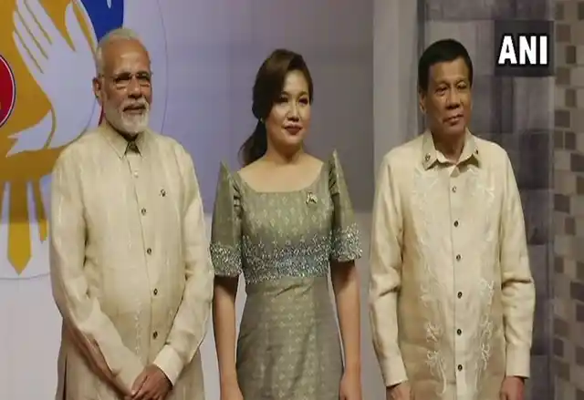 PM Modi with Philippines President Rodrigo Duterte in Manila. 