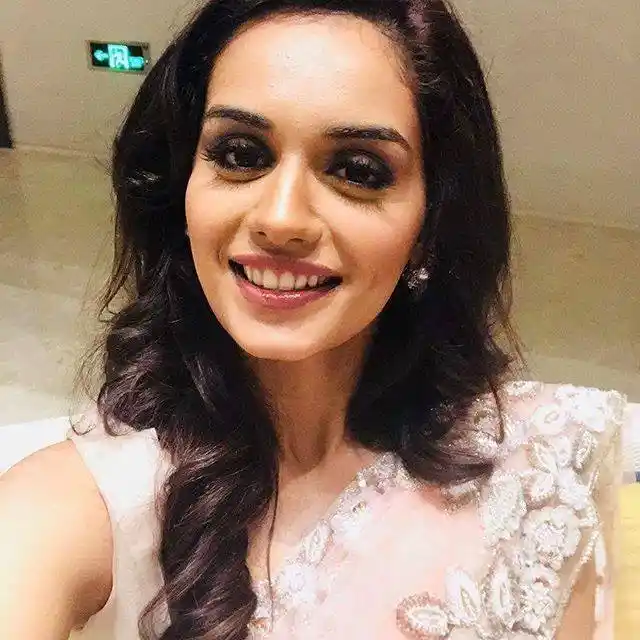 Manushi Chhillar takes a selfie.