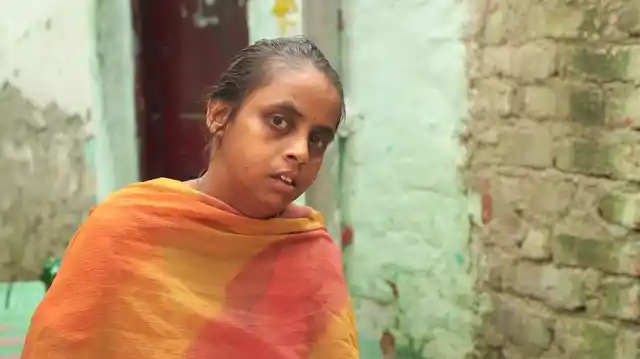 Reshma has no electric metre installed in her house in Sanjay Basti due to pending dues not paid by the previous owner. 
