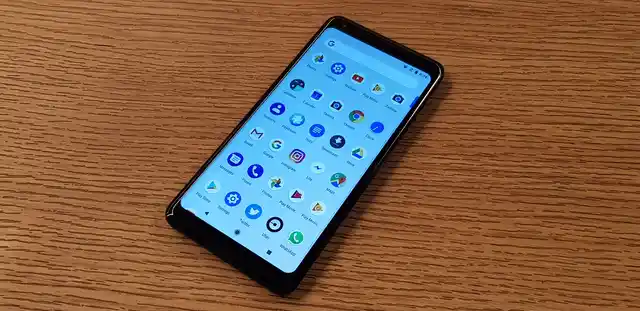 The blue tint on the Pixel 2 XL still exists but new colour mode is helpful. 
