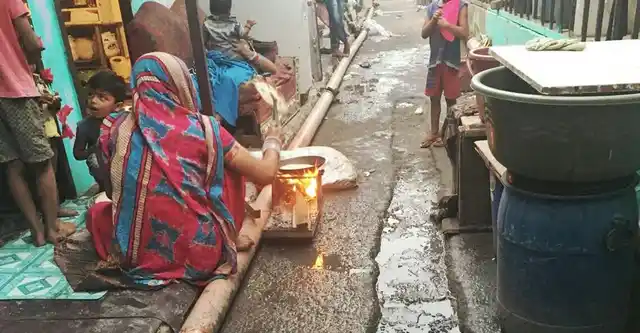 Women cooking on clay stoves outside their houses in the transit camp near the Ramjas Grounds, which has been accommodating residents of the Kathputli Colony since 2014.