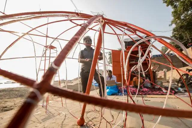 Decorators getting ready for Dev Diwali.