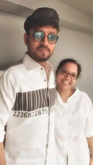 Tanuja Chandra and Irrfan Khan twinning on the sets of <i>Qarib Qarib Singlle.</i>