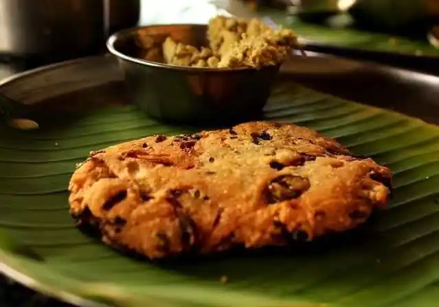 The Maddur vada derives its name from the town of Maddur, in the Mandya district.
