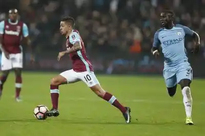 LONDN, Jan. 7, 2016 (Xinhua) -- Manuel Lanzini (C) of West Ham United breaks through during the third round match of FA Cup between West Ham United and Manchester City at the London Stadium in London, Britain on Jan. 6, 2017. Manchester City won 5-0. (Xinhua/Han Yan/IANS)