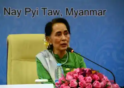 NAY PYI TAW, Nov. 21, 2017 (Xinhua) -- Myanmar State Counselor and Foreign Minister Aung San Suu Kyi attends a press conference during the 13th Asia-Europe Meeting (ASEM) foreign ministers