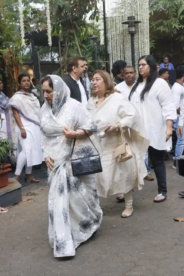 The Kapoor women arrive for the service. 