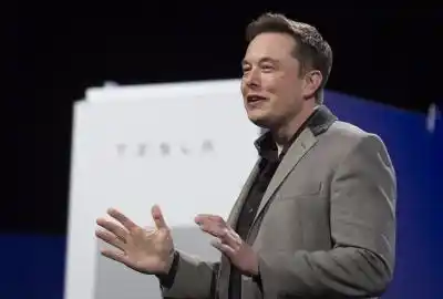 HAWTHORNE, May 1, 2015 (Xinhua) -- Elon Musk, CEO of Tesla, unveils a suit of batteries for homes, businesses, and utilities at Tesla Design Studio in Hawthorne, California, the United States, April 30, 2015. (Xinhua/Yang Lei/IANS)