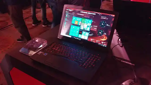 ASUS ROG Strix Scar 
