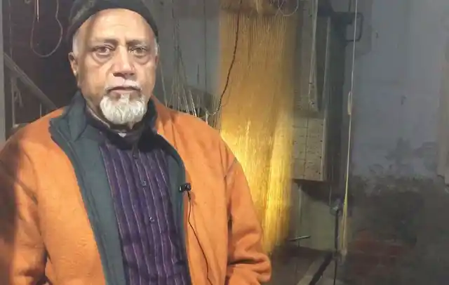 Maqbool Hassan of Peeli Kothi in Benaras has been in the business since 1966.