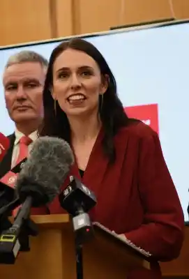 WELLINGTON, Oct. 19, 2017 (Xinhua) -- Jacinda Ardern (R), the leader of New Zealand Labor party, addresses a press conference, in Wellington, New Zealand, on Oct. 19, 2017. The New Zealand First party has decided to side with the Labor party to form the coalition government, NZ First party leader Winston Peters announced here Thursday. (Xinhua/Su Liang/IANS)