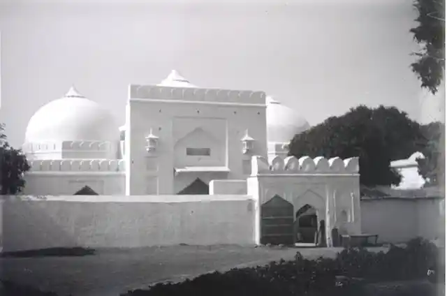 The Babri Masjid in the early 1900s. 