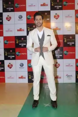 Mumbai: Actor Varun Dhawan at the red carpet of "Zee Cine Awards 2018" in Mumbai on Dec 19, 2017. (Photo: IANS)