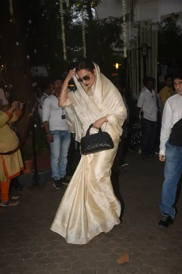 Rekha arrives for the service. 