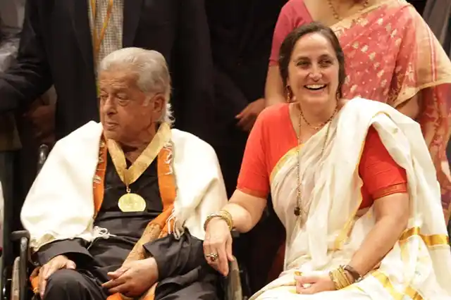 Shashi Kapoor with his daughter, Sanjna Kapoor.