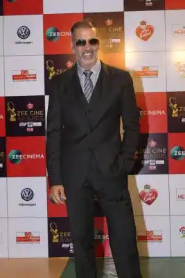Mumbai: Actor Akshay Kumar at the red carpet of "Zee Cine Awards 2018" in Mumbai on Dec 19, 2017. (Photo: IANS)