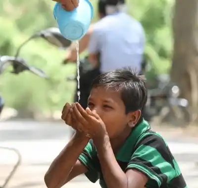 Nagpur: Heat wave condition persists in Nagpur with temperature hovering around 45.7 degree Celsius on May 16, 2016. (Photo: IANS)