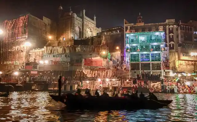 A glimpse of Dev Diwali in Varanasi. 