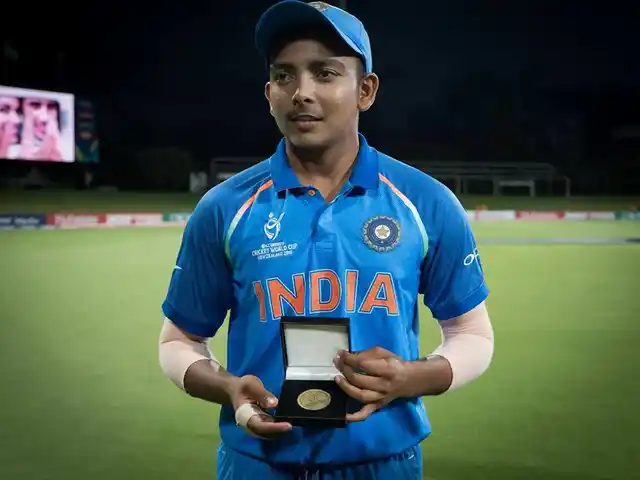 Prithvi Shaw with his Man of the Match medal