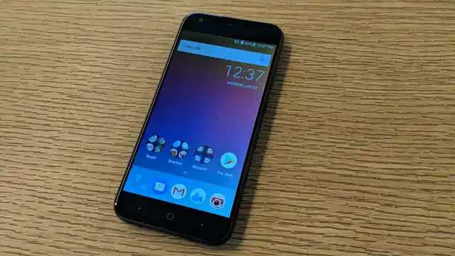 5.2-inch HD resolution screen on the t.Phone P. 