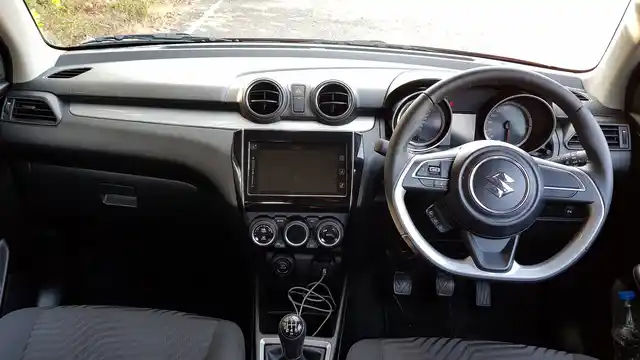 The Z variant gets a 7-inch touch-screen system which also features a reverse camera and GPS navigation. 