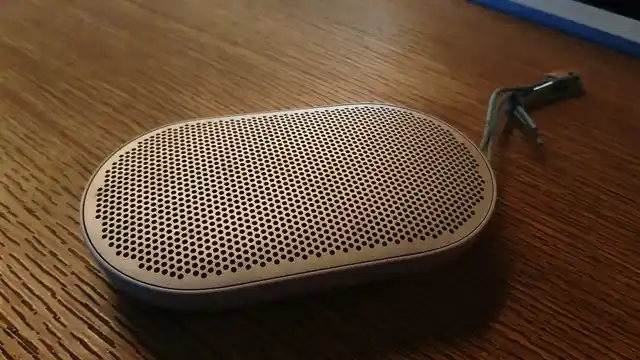This one’s a true-blue wireless speaker. 
