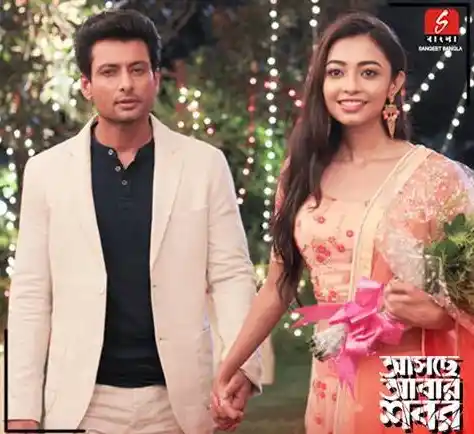 Indraneil and Diti in a scene from <i>Aschhe Abar Shabor</i>.
