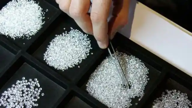 Diamond traders rely heavily on Angadias to supply diamonds between Gujarat and Mumbai