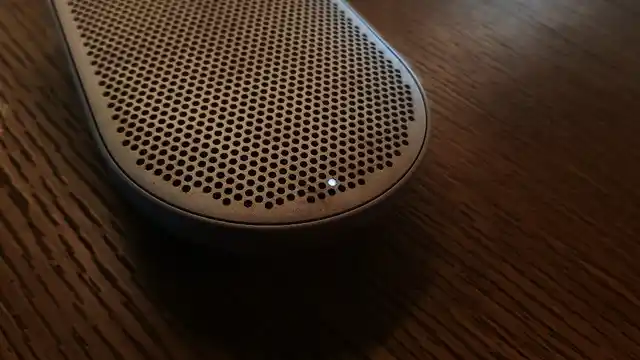 LED light on the front pops up when the speaker is switched on. 