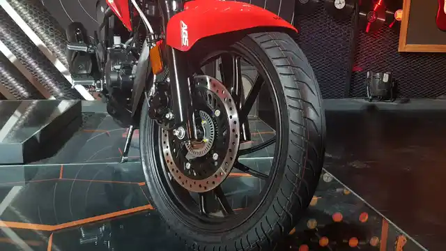 276mm disc brake on the front, with optional single-channel ABS. 