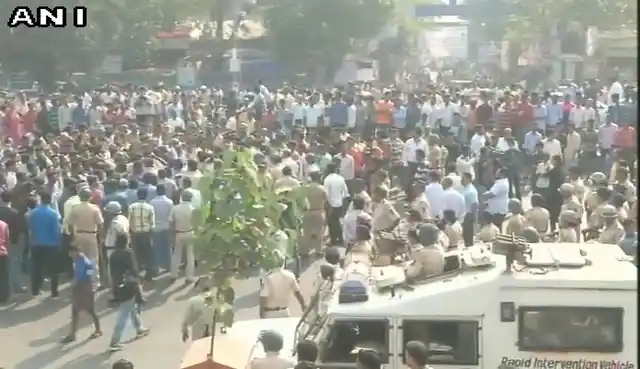 Protesters block Eastern Express Highway 