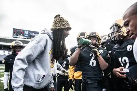 A still from Coach Snoop - S1.