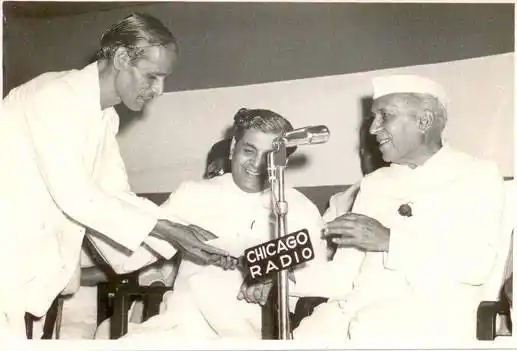 Kavi Pradeep with Jawaharlal Nehru. 