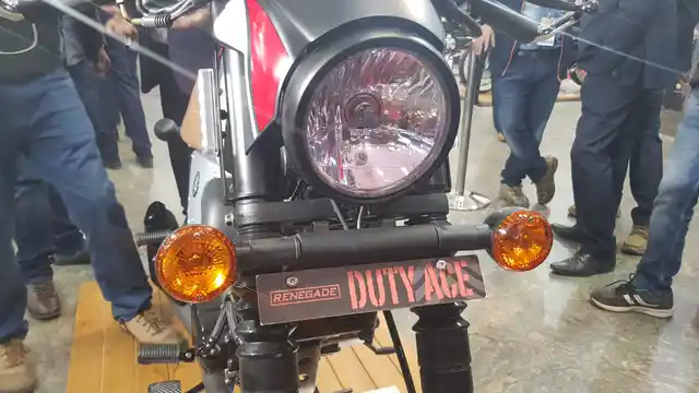 Round headlamp on the Dute Ace cruiser bike. 
