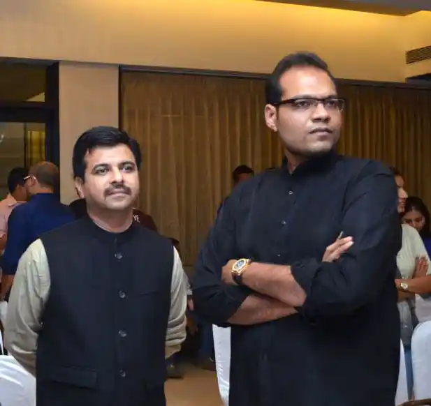 Nilesh Navalakha and Vivek Kajaria are determined to walk the less beaten path. 