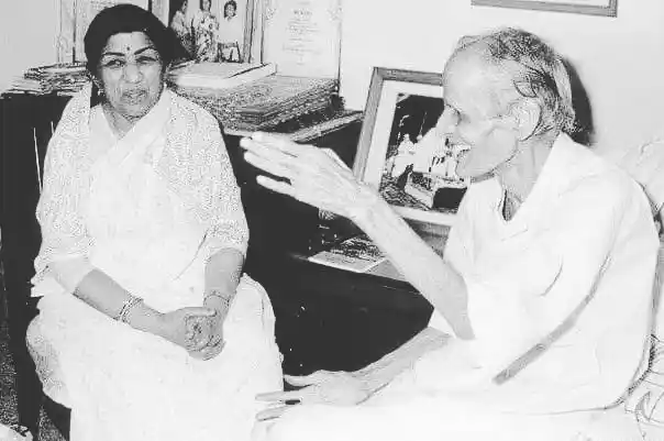 Pradeep with Lata Manegshkar.