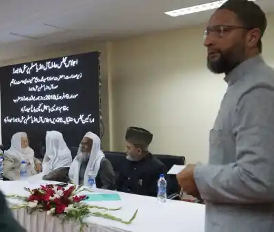 Hyderabad: All India Majlis-e-Ittehadul Muslimeen (AIMIM) chief Asaduddin Owaisi during three-day plenary of All India Muslim Personal Law Board (AIMPLB) in Hyderabad on Feb 9, 2018. (Photo: IANS)