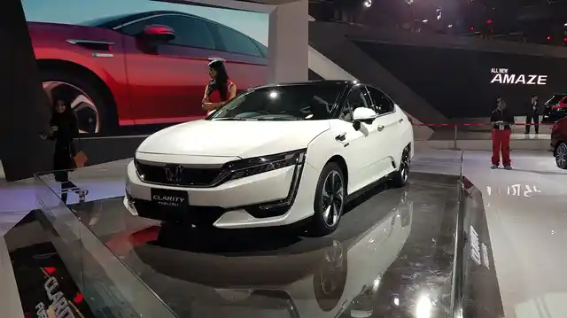 The Honda FCX Clarity is a fuel-celled car, which runs on hydrogen, another alternative fuel source. 