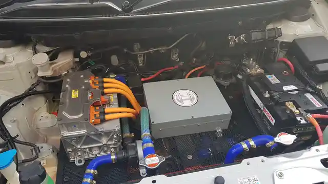 The Bosch 84 kW motor system in the engine bay of the Maruti Baleno. 