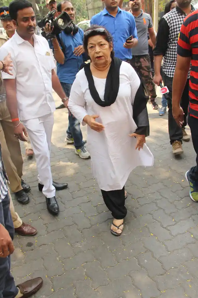 Choreographer Saroj Khan spotted outside Anil Kapoor’s residence. 