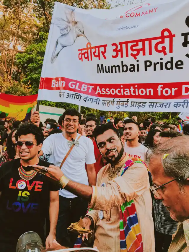 Protestors engage with the crowd with loud cries of “Azadi!” 