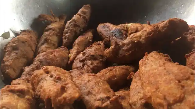 Soya Chaap, one of the many high selling <i>pakode.</i>
