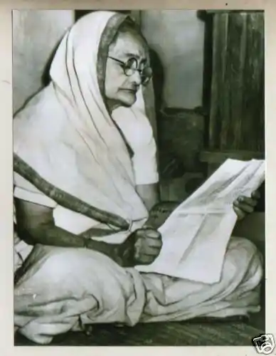Kasturba Gandhi would often address the masses, encouraging them to fight for their freedom. 
