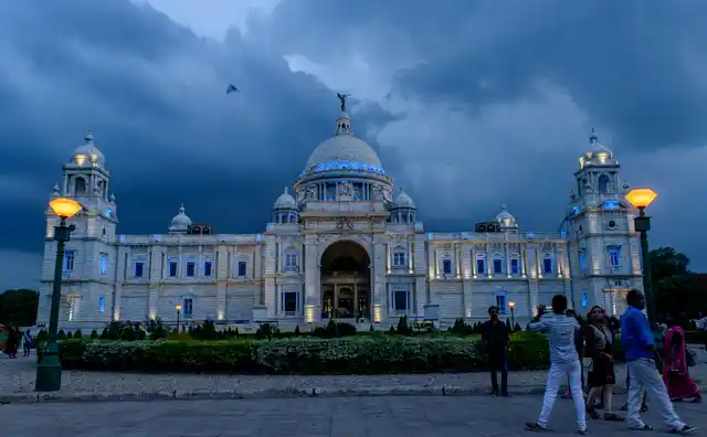 When it comes to well-lit roads and public spaces, Kolkata tops the Index.