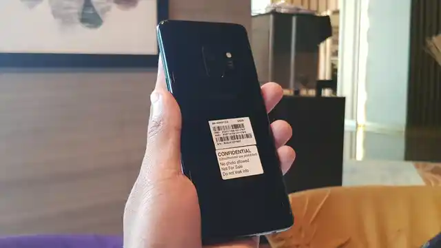 Similar looking design for both the Galaxy S9 phones. 