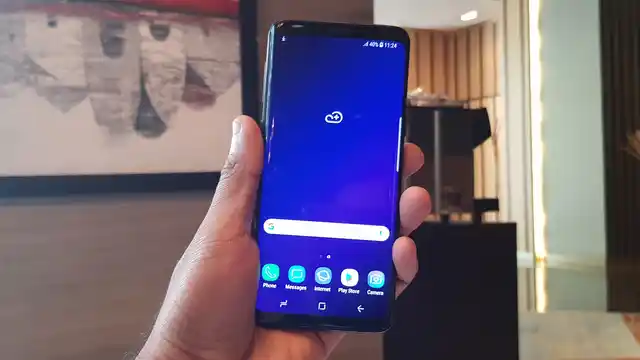 The Galaxy S9+ feels compact and easier to hold, compared to last year. 